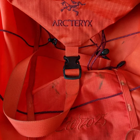 ARC'TERYX Cierzo 25 Backpack Red Good Condition - Picture 5 of 6